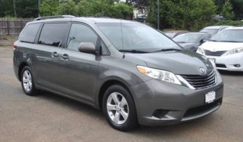 2012-toyota-sienna-le-7-passenger-auto-access-seat-4dr-mini-van-6