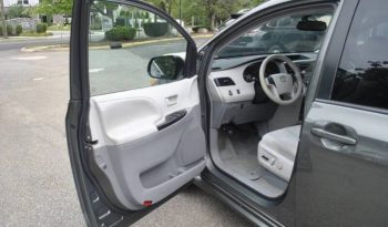 2012-toyota-sienna-le-8-passenger-4dr-mini-van-v6-13