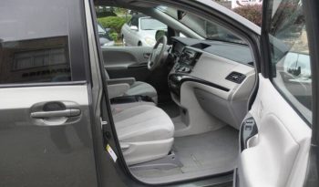 2012-toyota-sienna-le-8-passenger-4dr-mini-van-v6-15