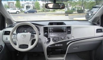 2012-toyota-sienna-le-8-passenger-4dr-mini-van-v6-22