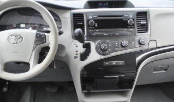 2012-toyota-sienna-le-8-passenger-4dr-mini-van-v6-24