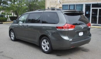 2012-toyota-sienna-le-8-passenger-4dr-mini-van-v6-4