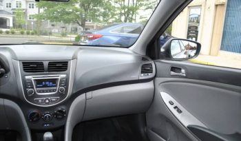 2017-hyundai-accent-se-4dr-sedan-6a-10