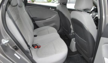 2017-hyundai-accent-se-4dr-sedan-6a-32