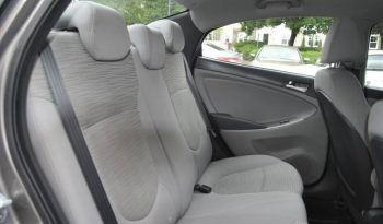 2017-hyundai-accent-se-4dr-sedan-6a-33