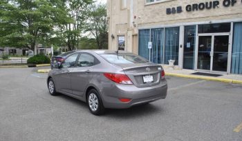 2017-hyundai-accent-se-4dr-sedan-6a-4