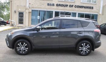 2017-toyota-rav4-le-awd-4dr-suv-32