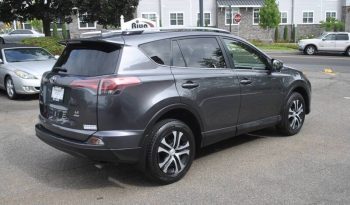 2017-toyota-rav4-le-awd-4dr-suv-35