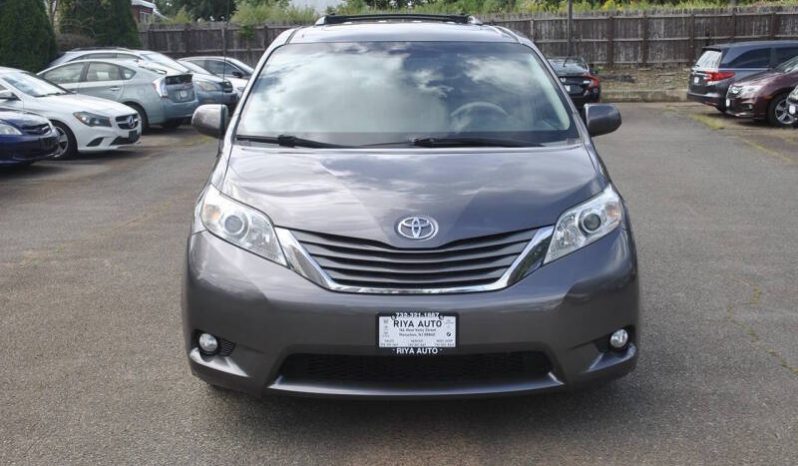 2014 Toyota Sienna XLE 8-Passenger